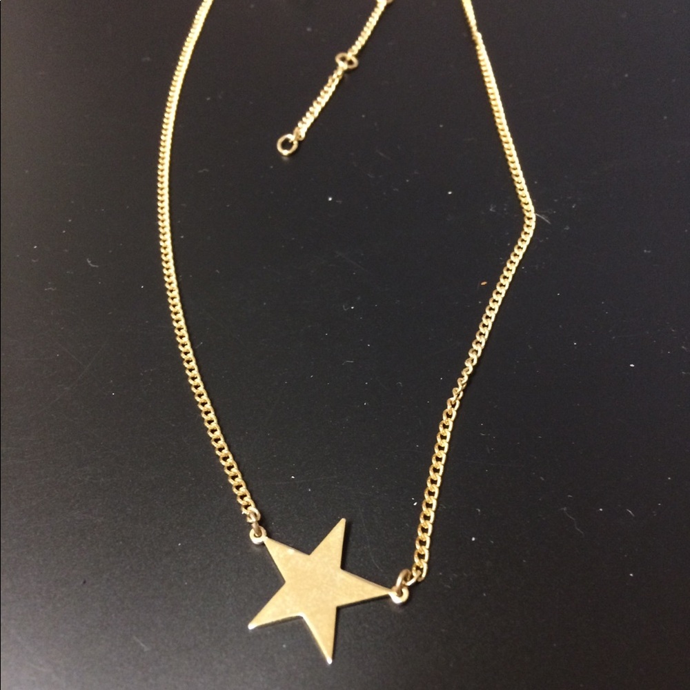 Avon vintage gold tone star necklace.